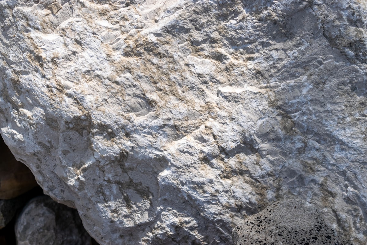 Shaping stone blocks